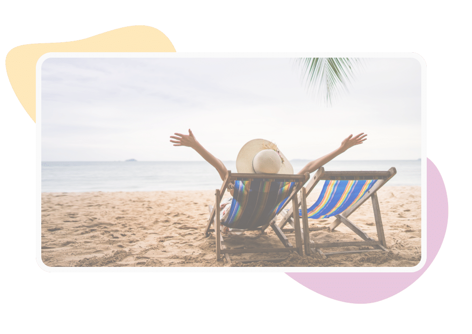 femme dans un transat sur la plage