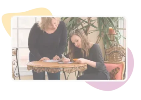fille exerçant son droit de regard sur le compte bancaire des parents