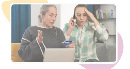 Personnes devant un ordinateur, au téléphone et carte bancaire en main